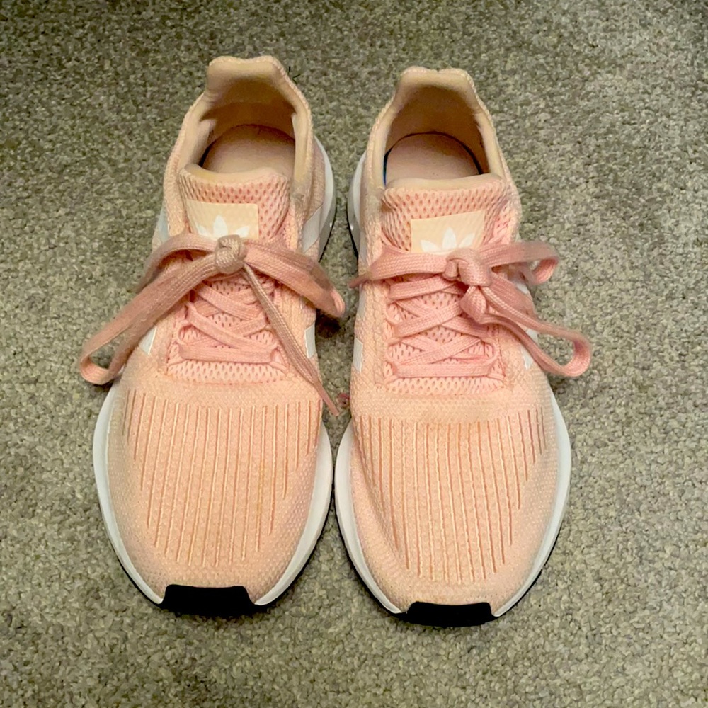 light pink adidas tennis shoes